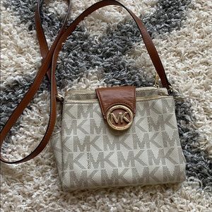 Michael kors mini crossbody